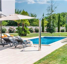 4 bedroom villa with pool near Pula, sleeps 8